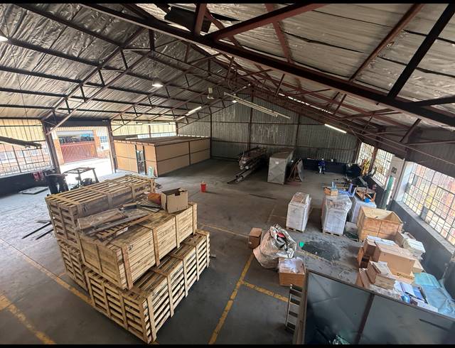 1,265M² WAREHOUSE TO LET IN JET PARK